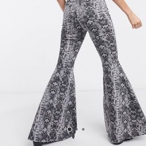 Snake skin Bootleg jeans!